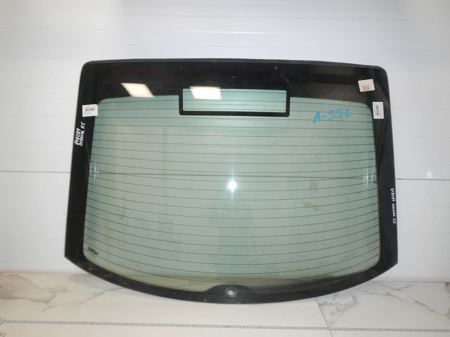 Стекло двери багажника