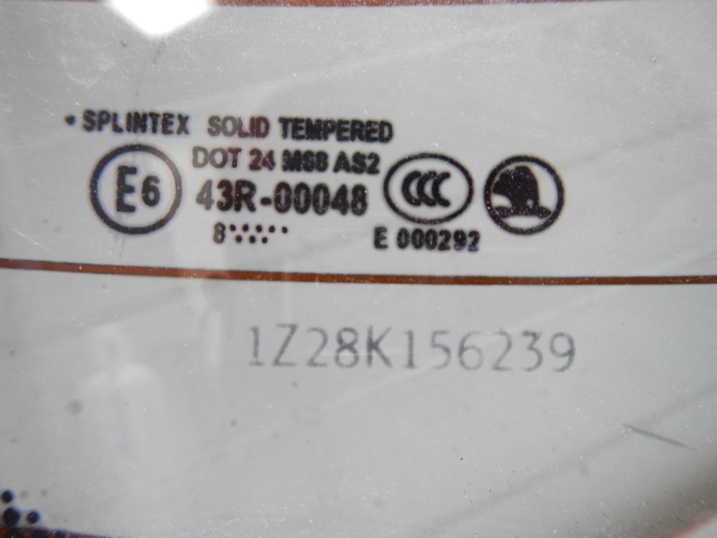 Стекло двери багажника