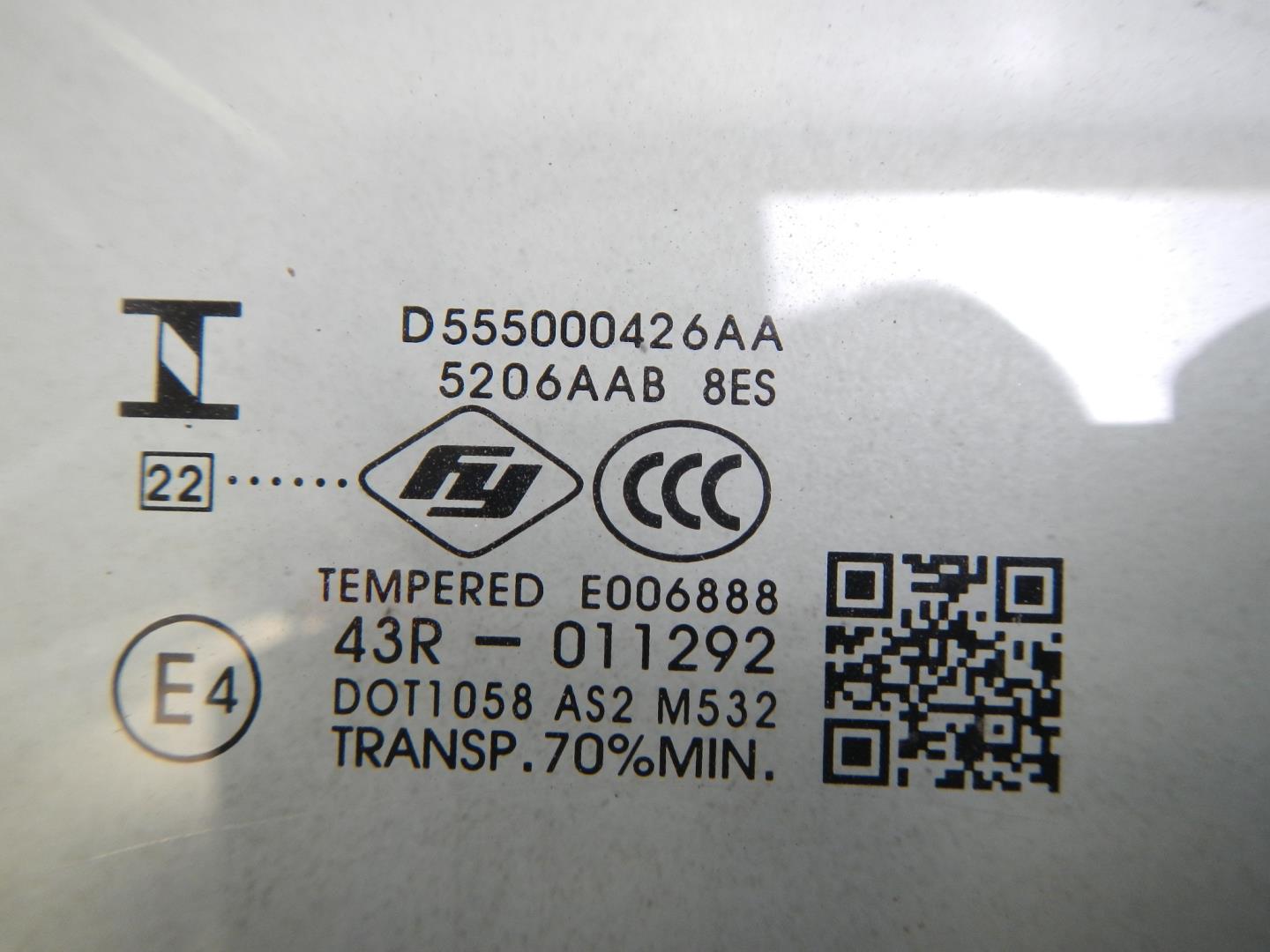 Стекло двери задней правой