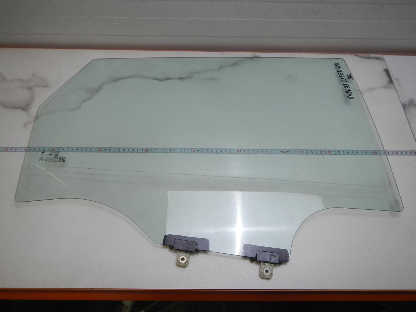 Стекло двери задней правой