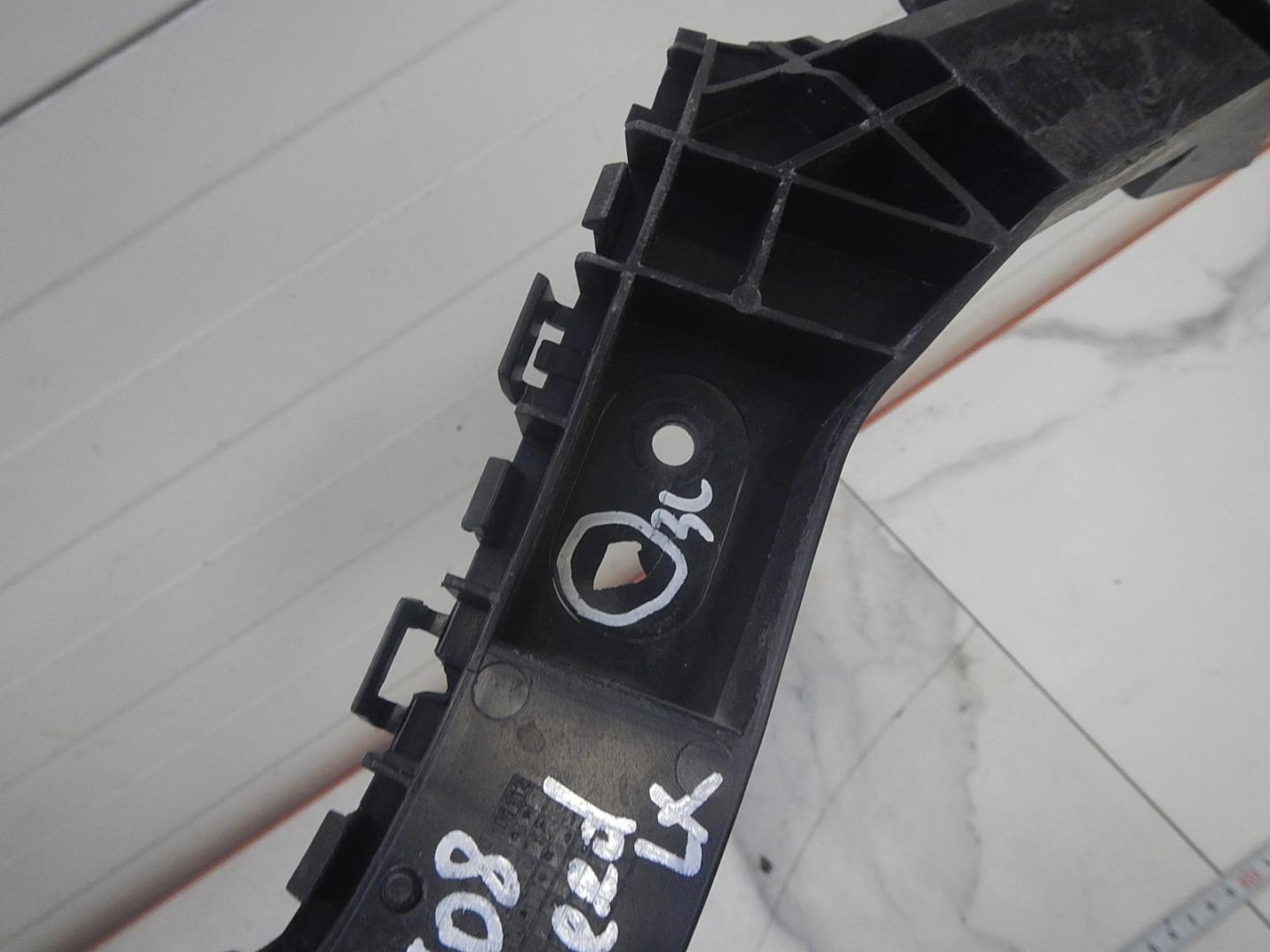 Кронштейн заднего бампера левый