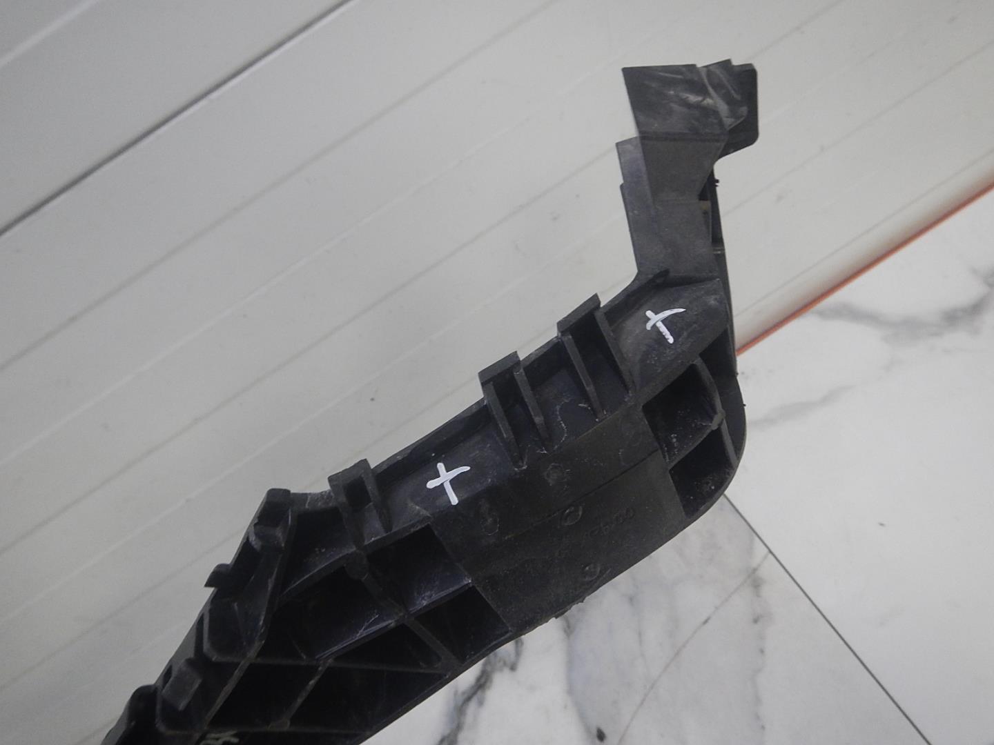 Кронштейн заднего бампера левый