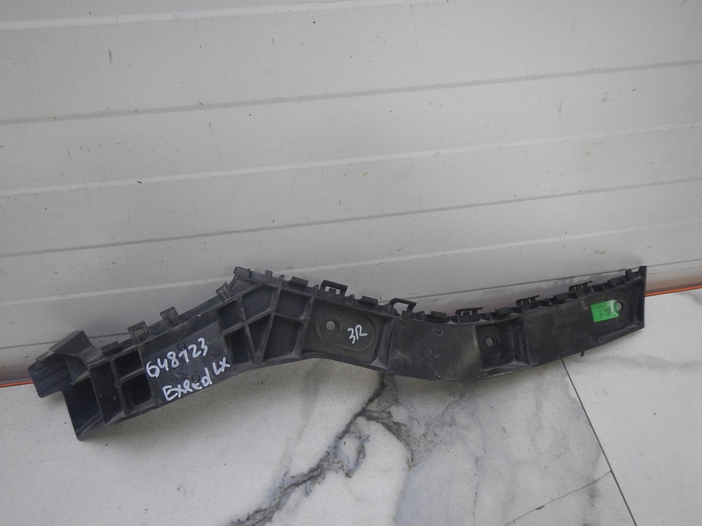 Кронштейн заднего бампера правый