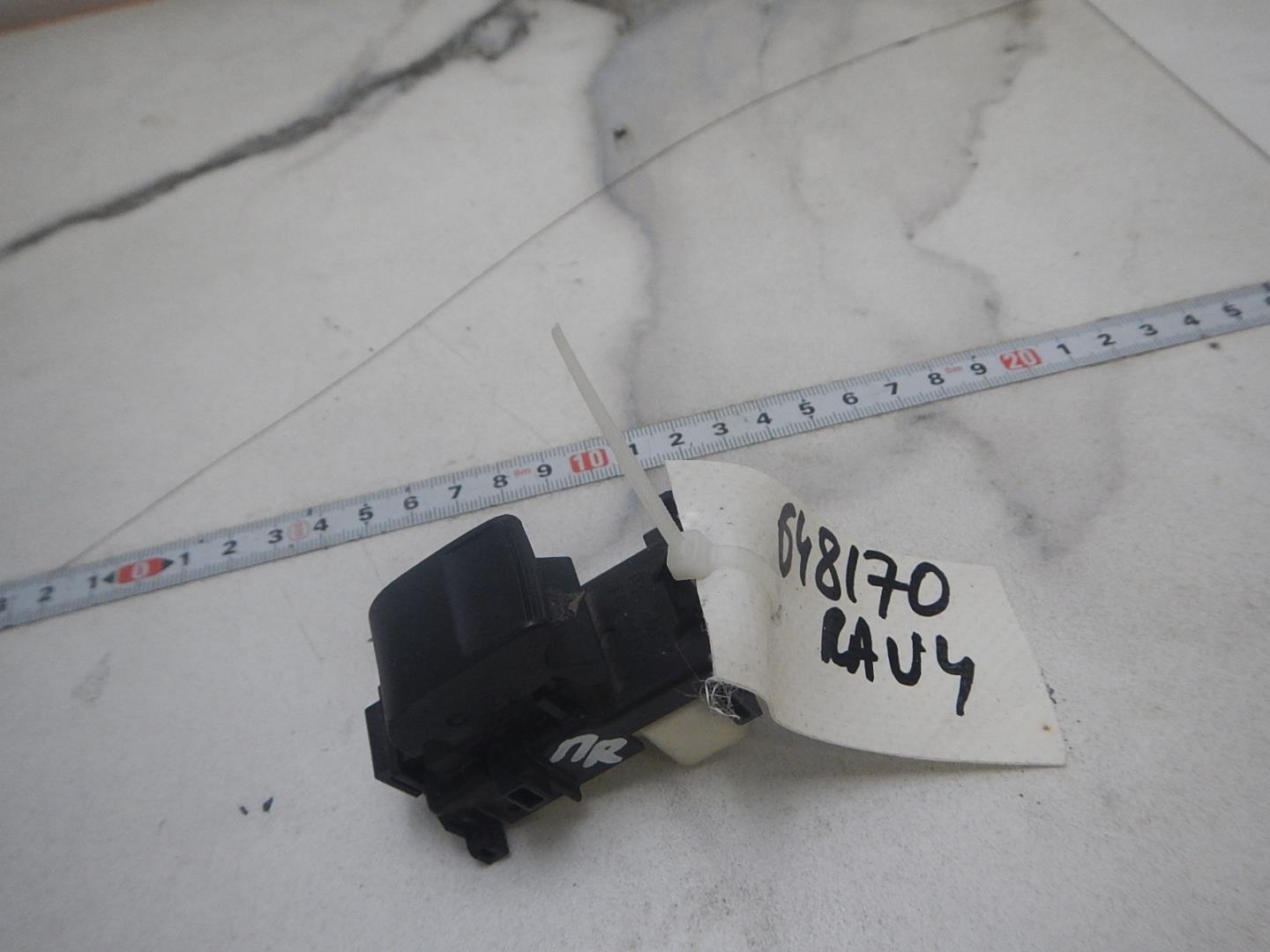 Кнопка стеклоподъемника