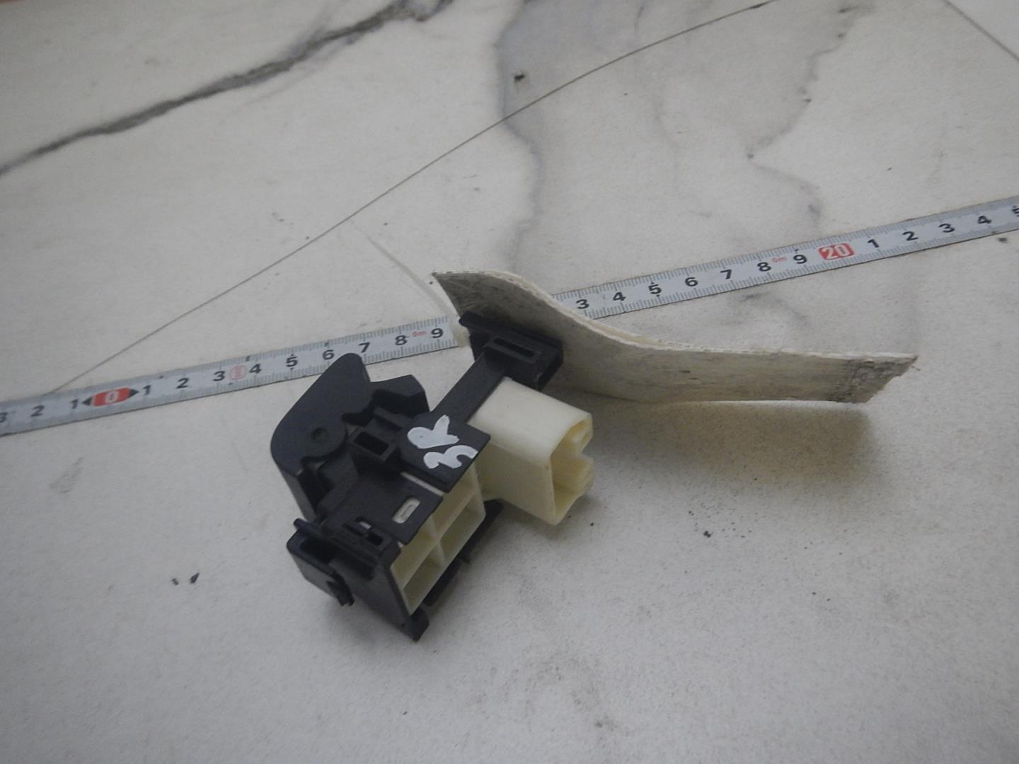 Кнопка стеклоподъемника