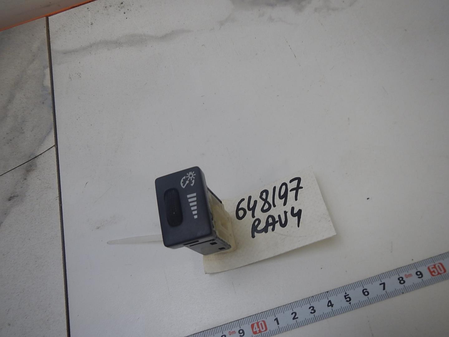 Кнопка освещения панели приборов