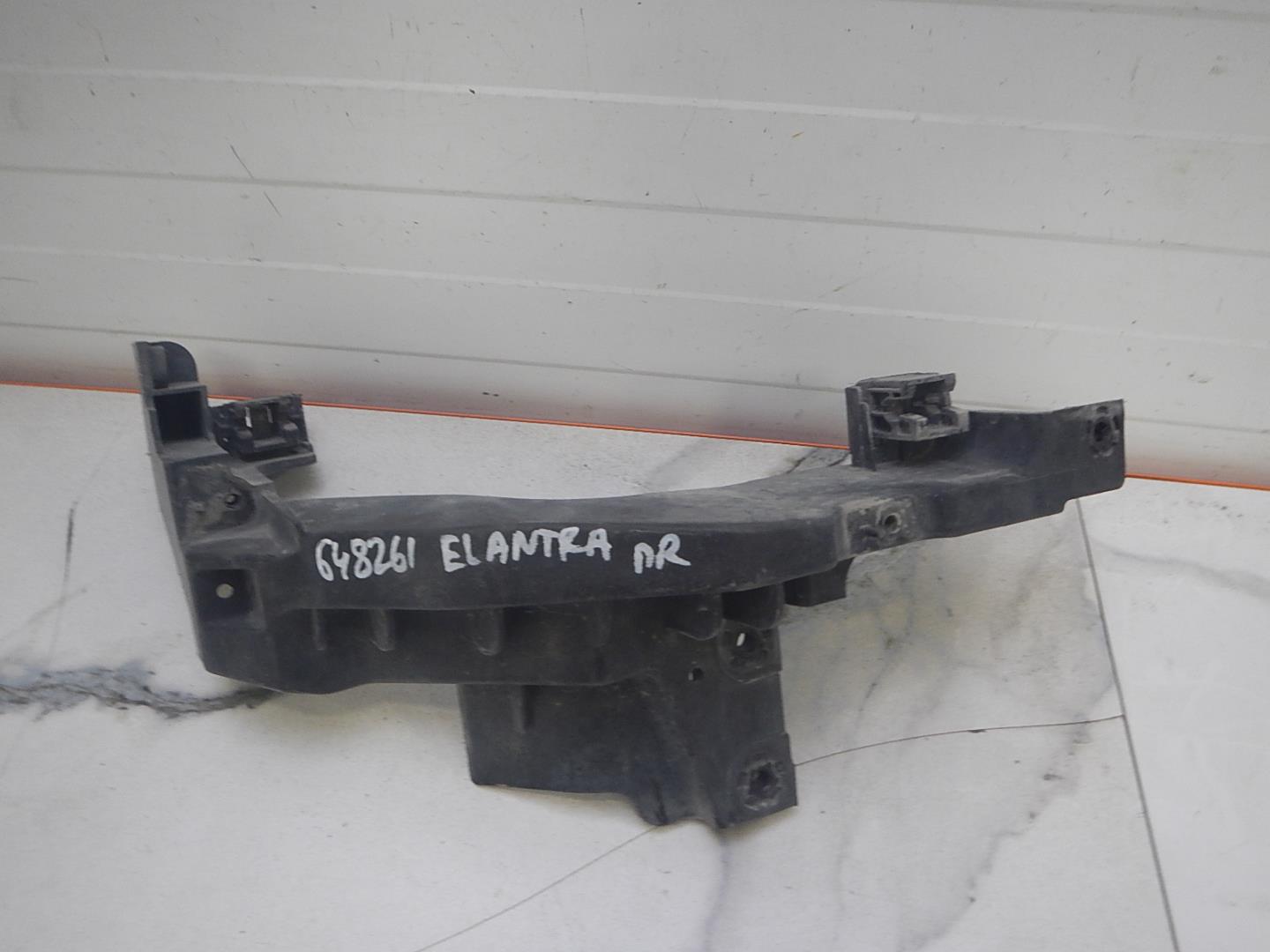 Кронштейн фар правый