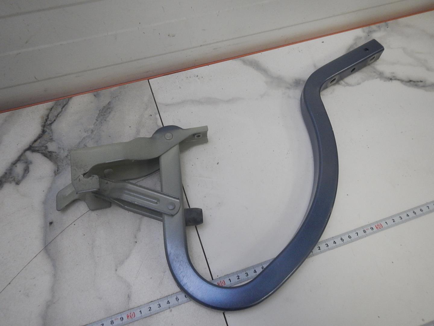 Петля крышки багажника