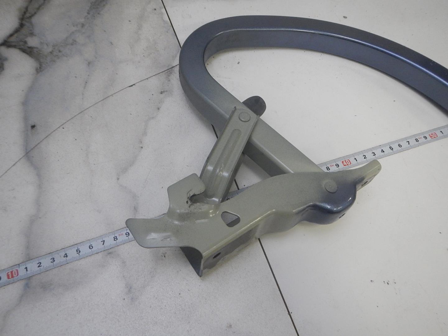 Петля крышки багажника