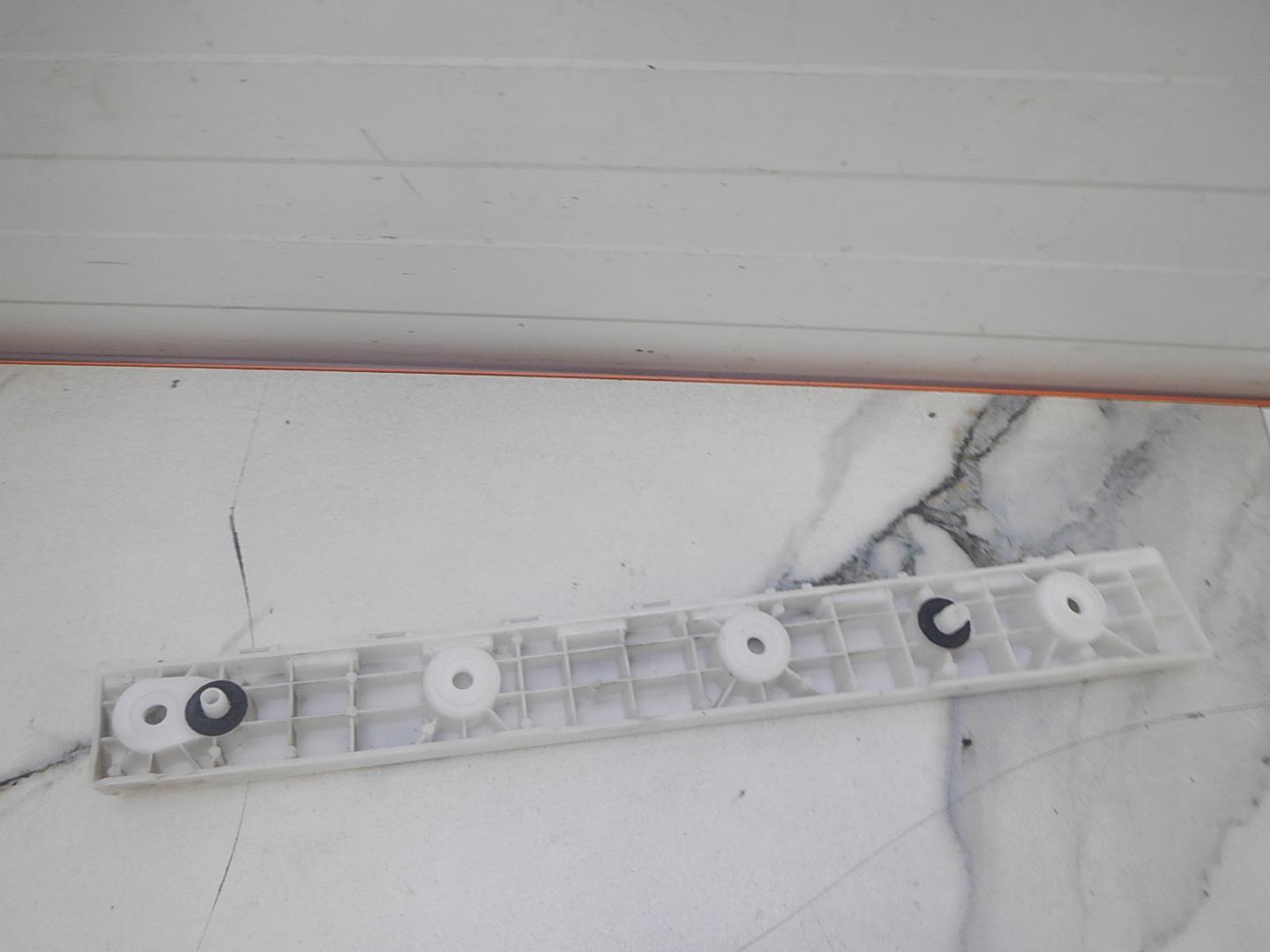 Кронштейн заднего бампера правый