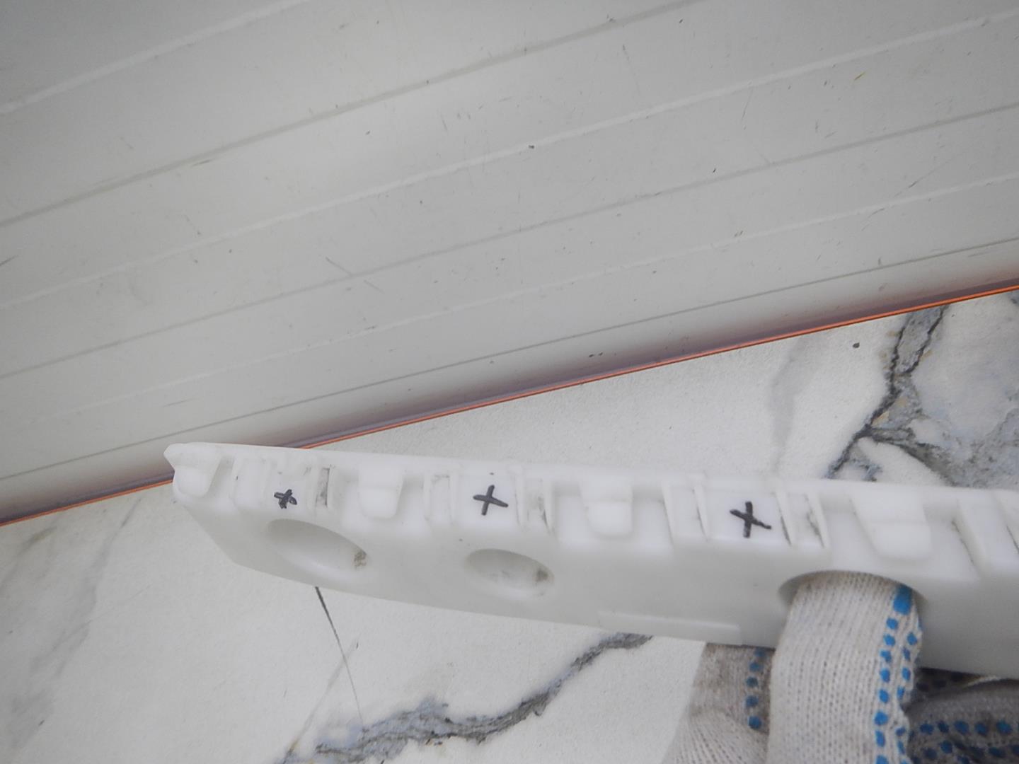 Кронштейн заднего бампера правый