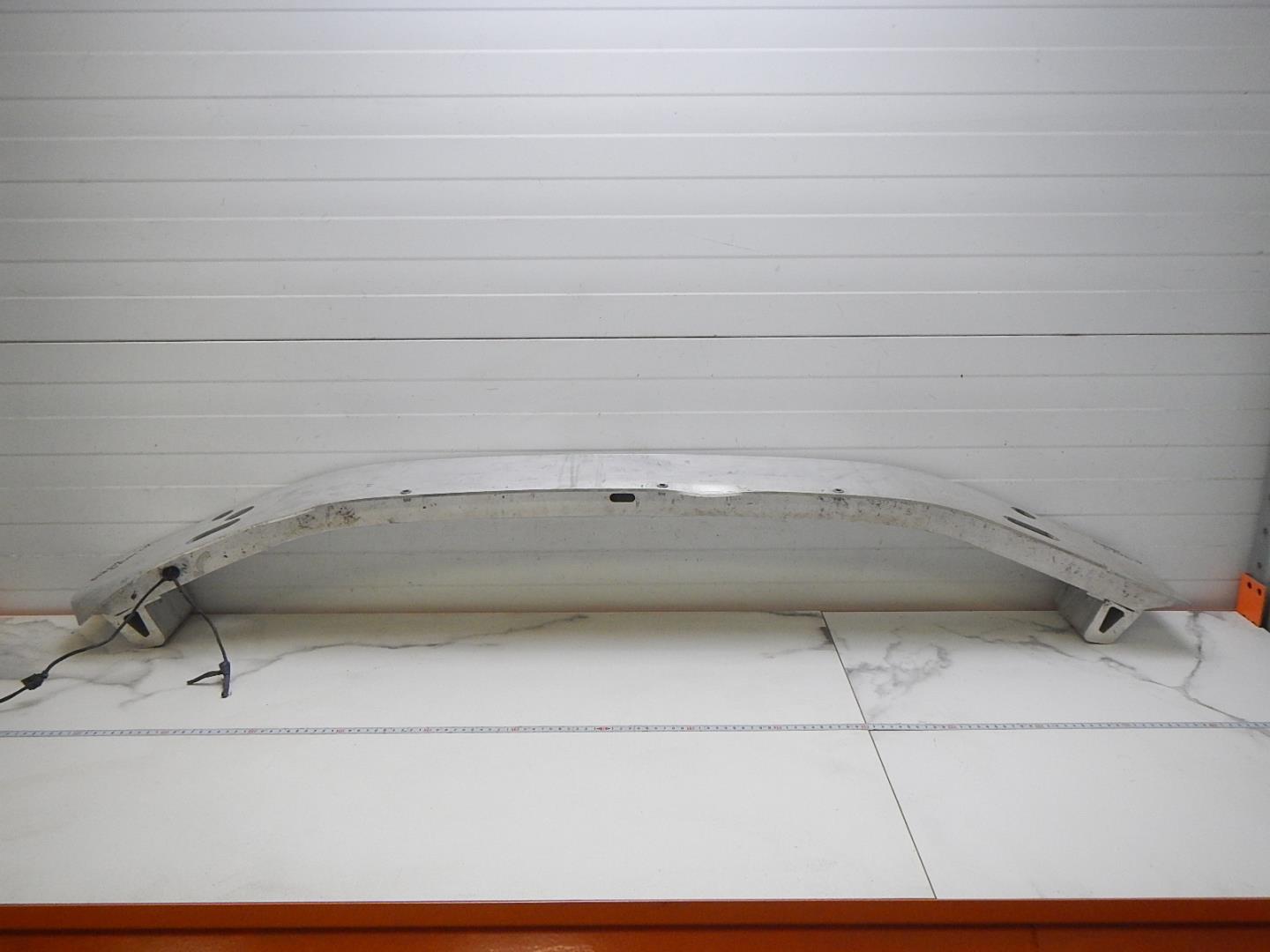 Усилитель переднего бампера