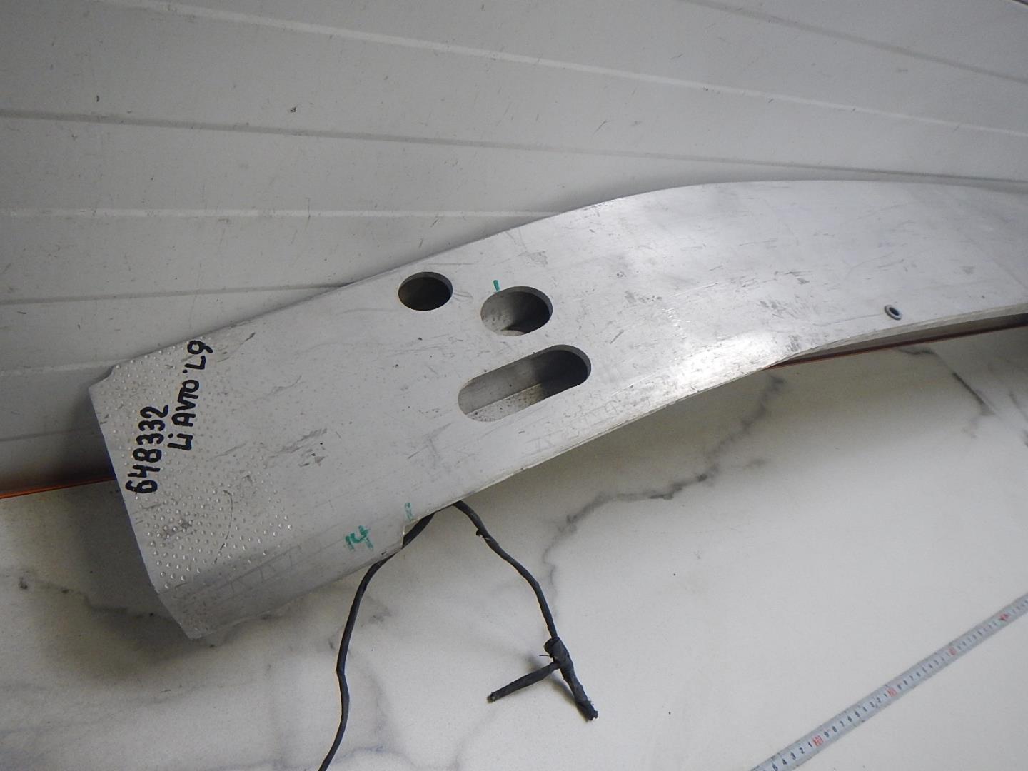 Усилитель переднего бампера