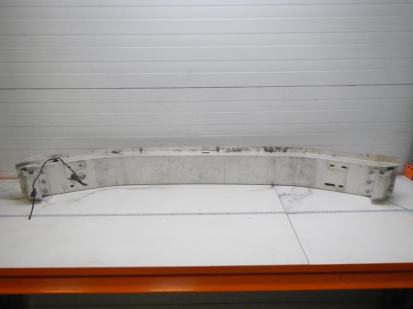 Усилитель переднего бампера