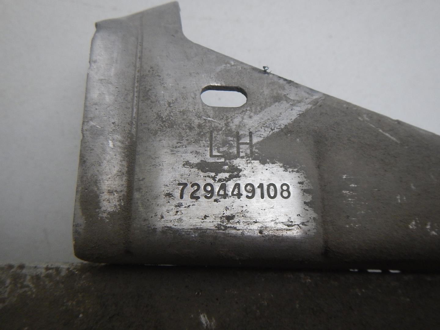 Кронштейн фар левый