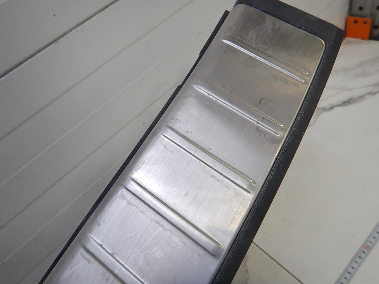 Обшивка багажника