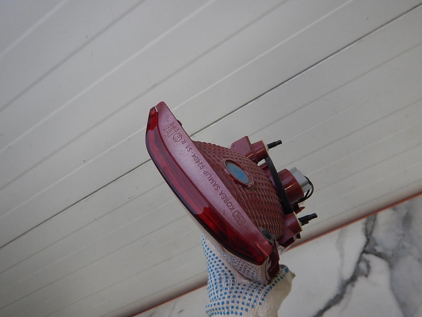 Фонарь задний внутренний правый