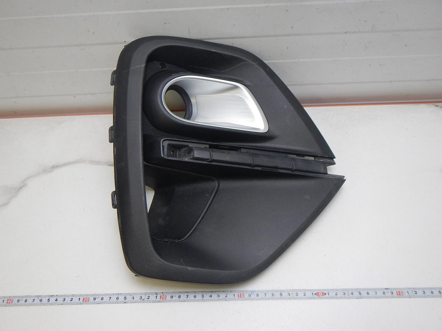 Решетка в бампер правая