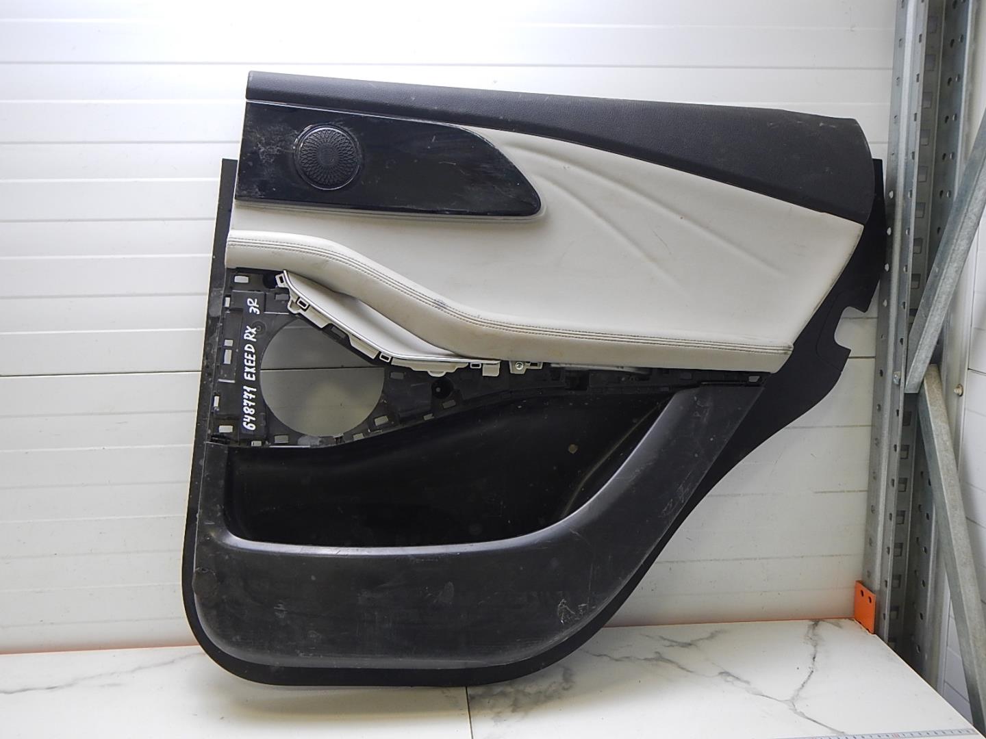 Обшивка двери задней правой