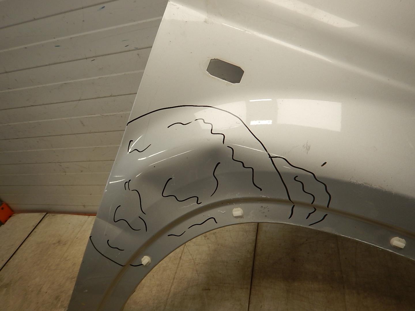 Крыло переднее правое