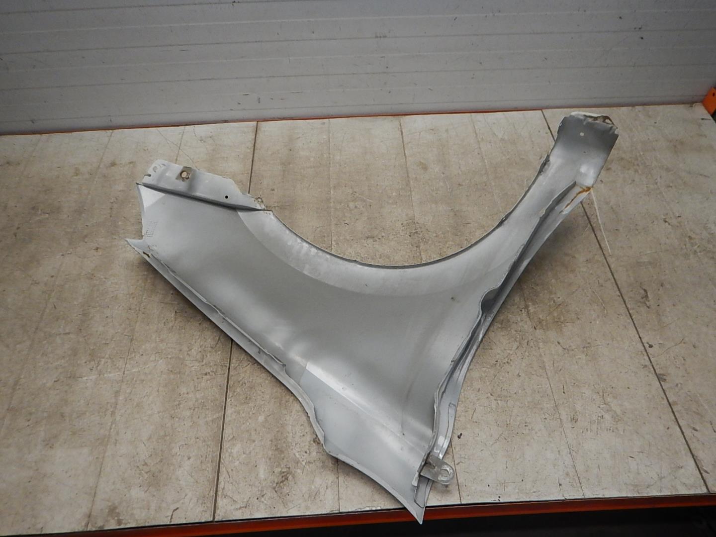 Крыло переднее левое