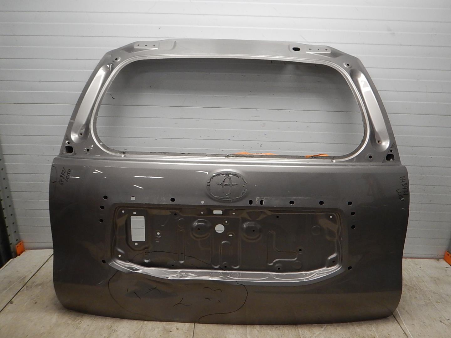 Дверь багажника