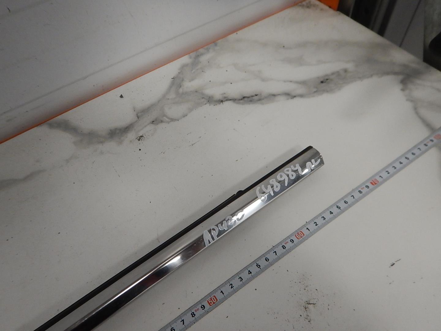 Накладка лобового стекла левая