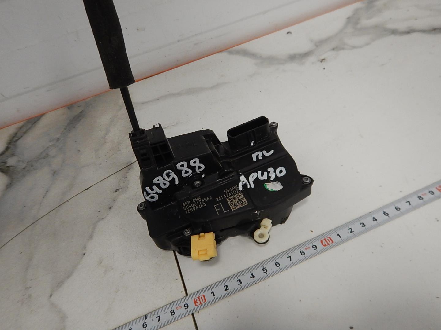 Замок двери передней левой