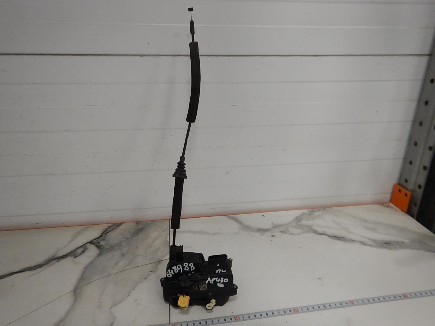 Замок двери передней левой