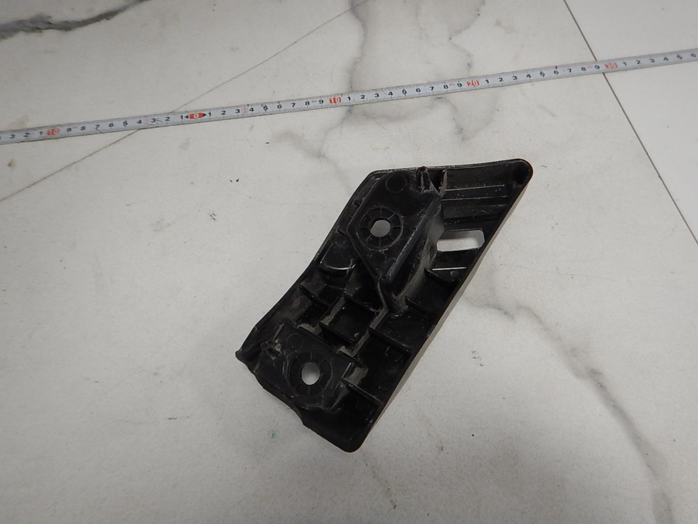 Кронштейн переднего бампера левый