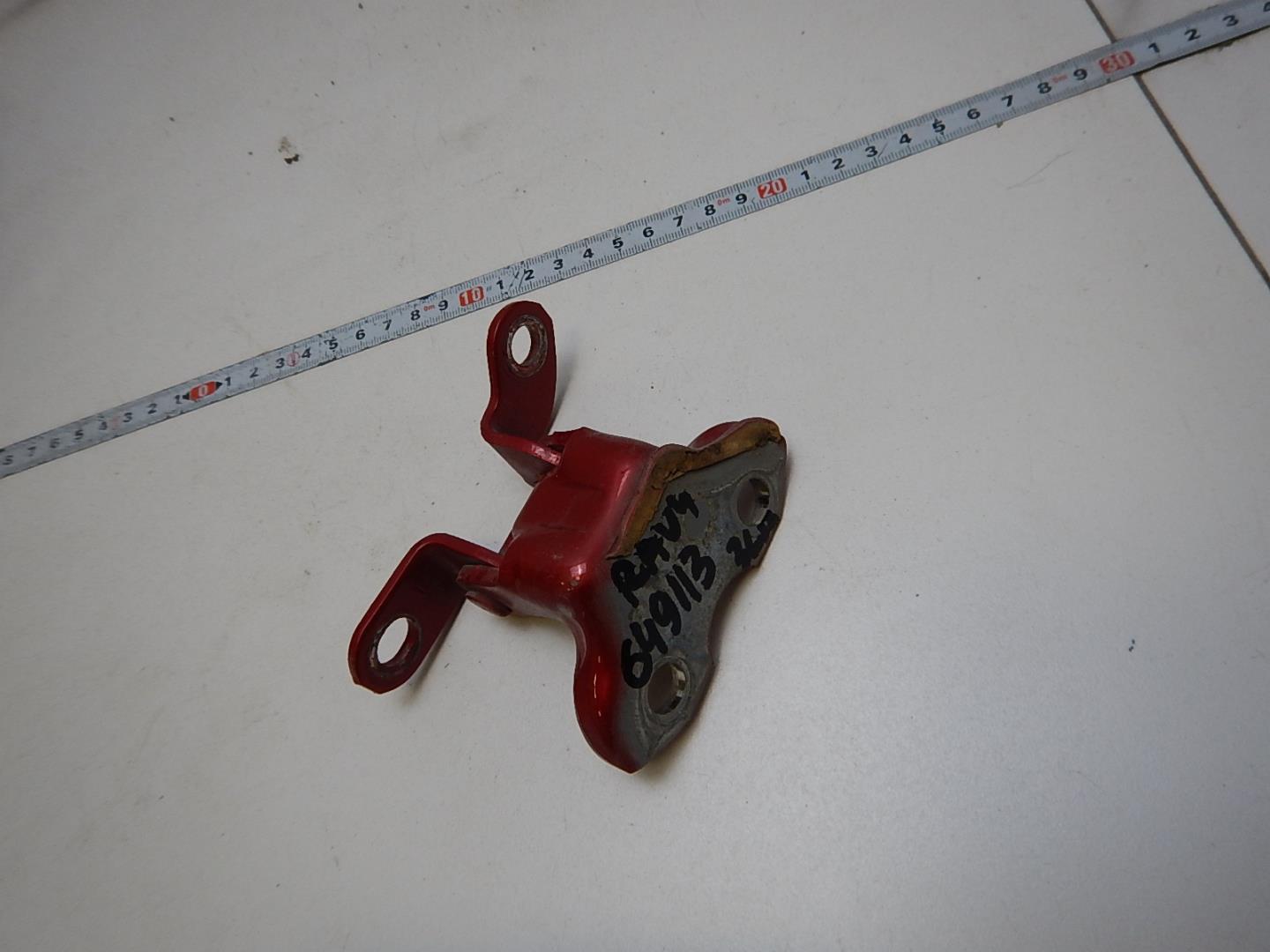 Петля двери задней левой верхняя