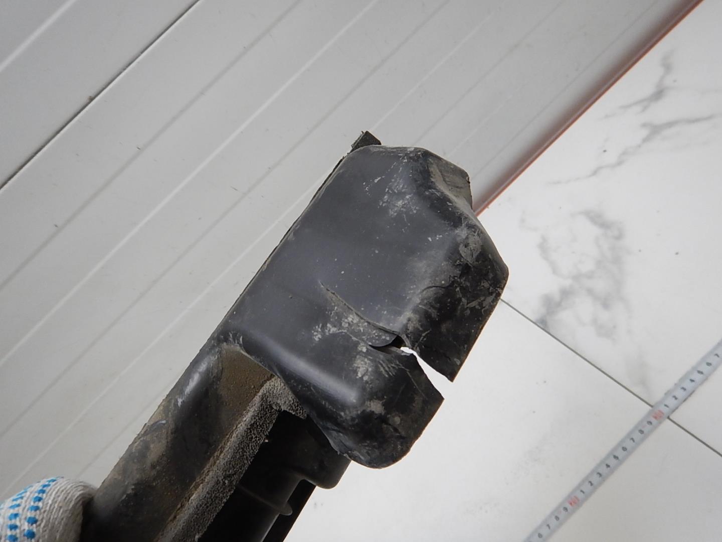 Воздуховод радиатора левый