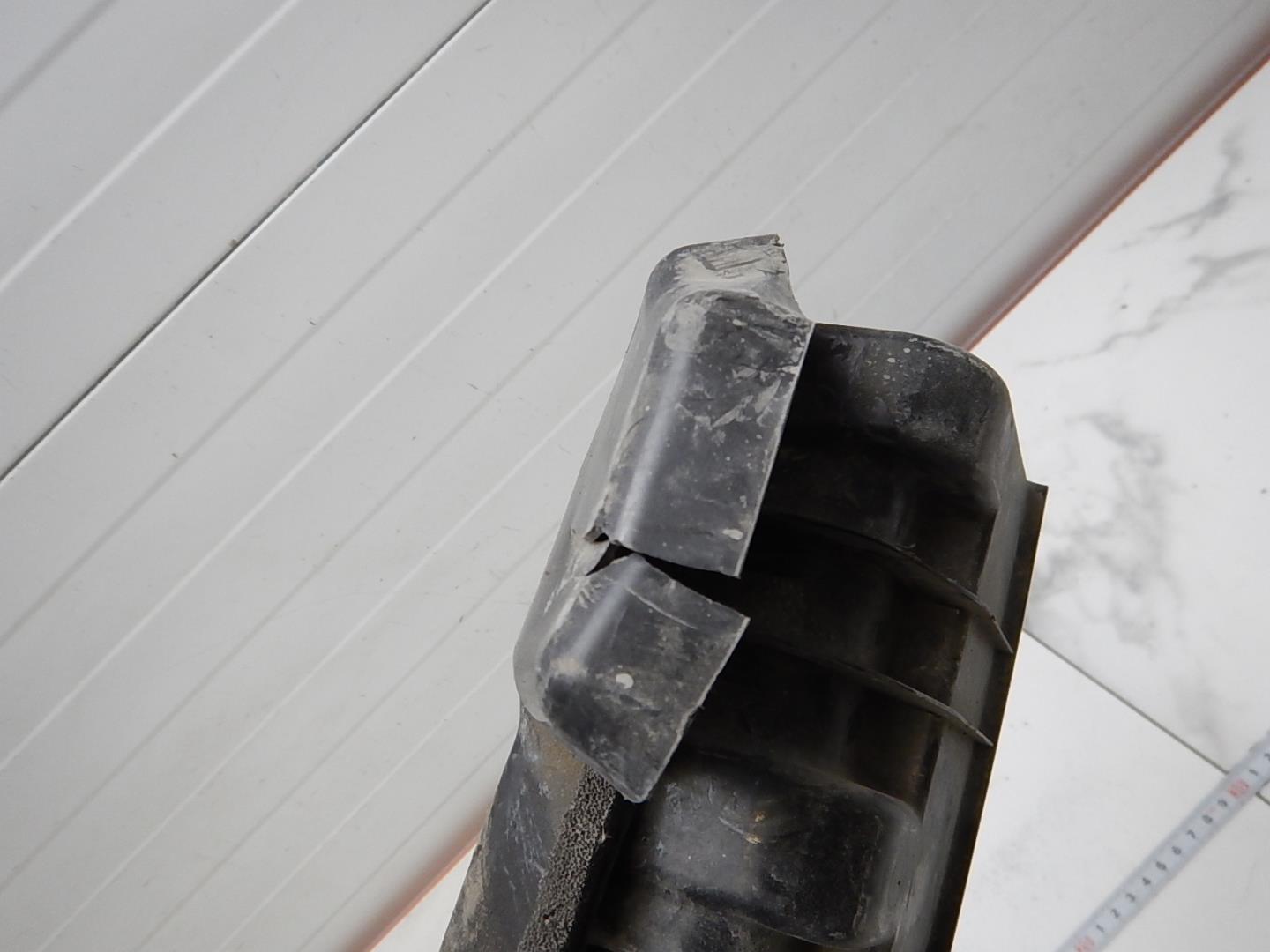 Воздуховод радиатора левый