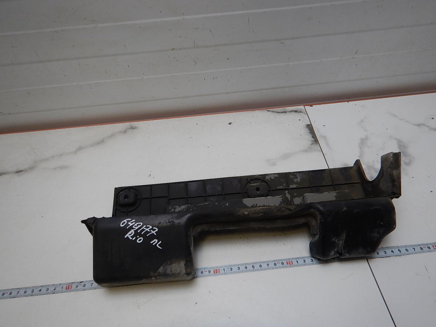 Воздуховод радиатора левый