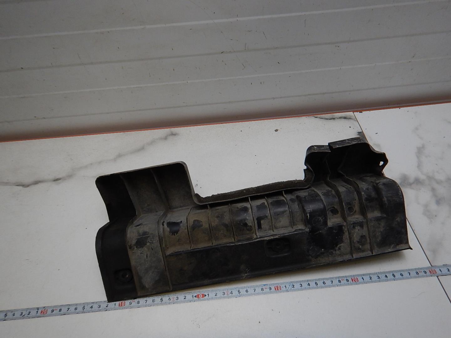 Воздуховод радиатора левый