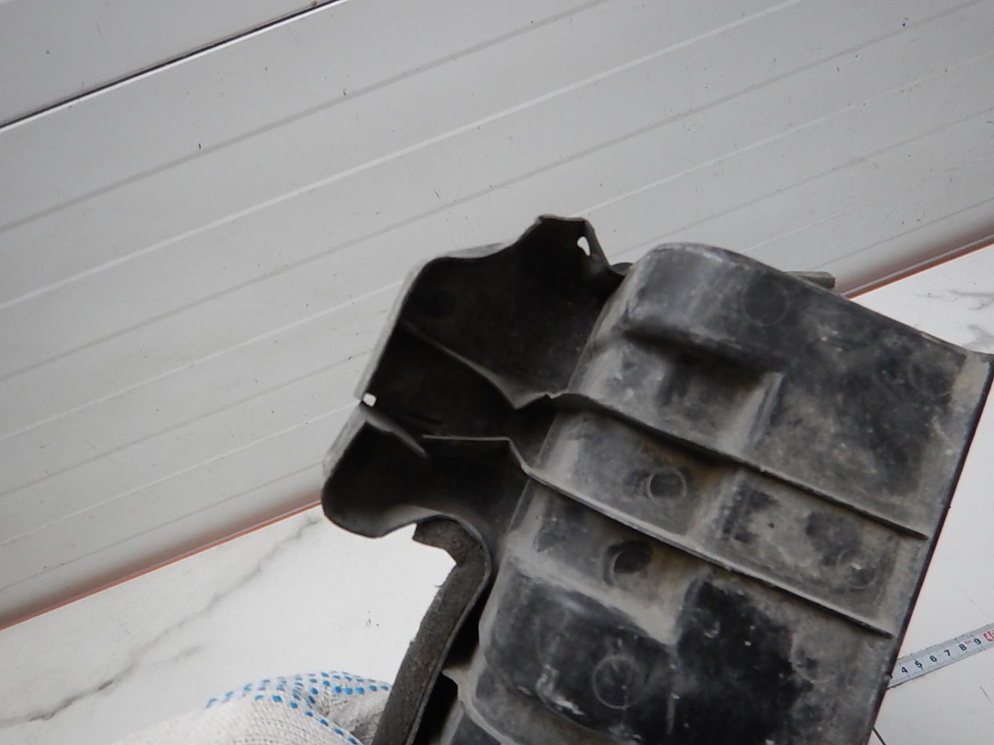 Воздуховод радиатора левый