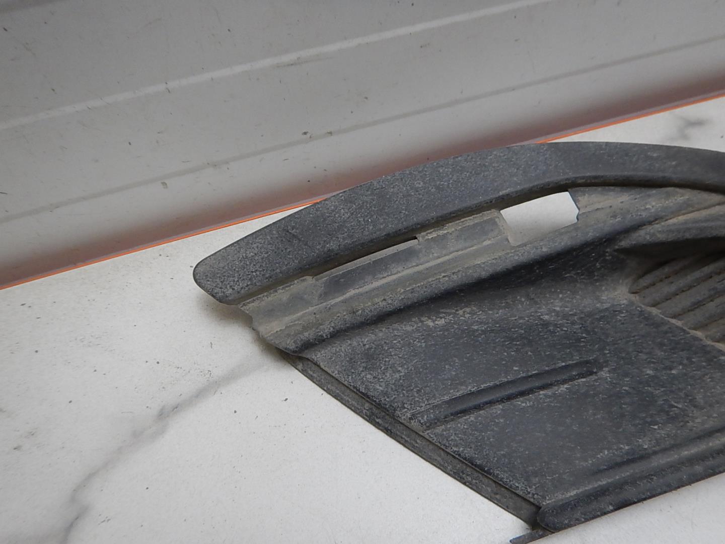 Решетка в бампер левая