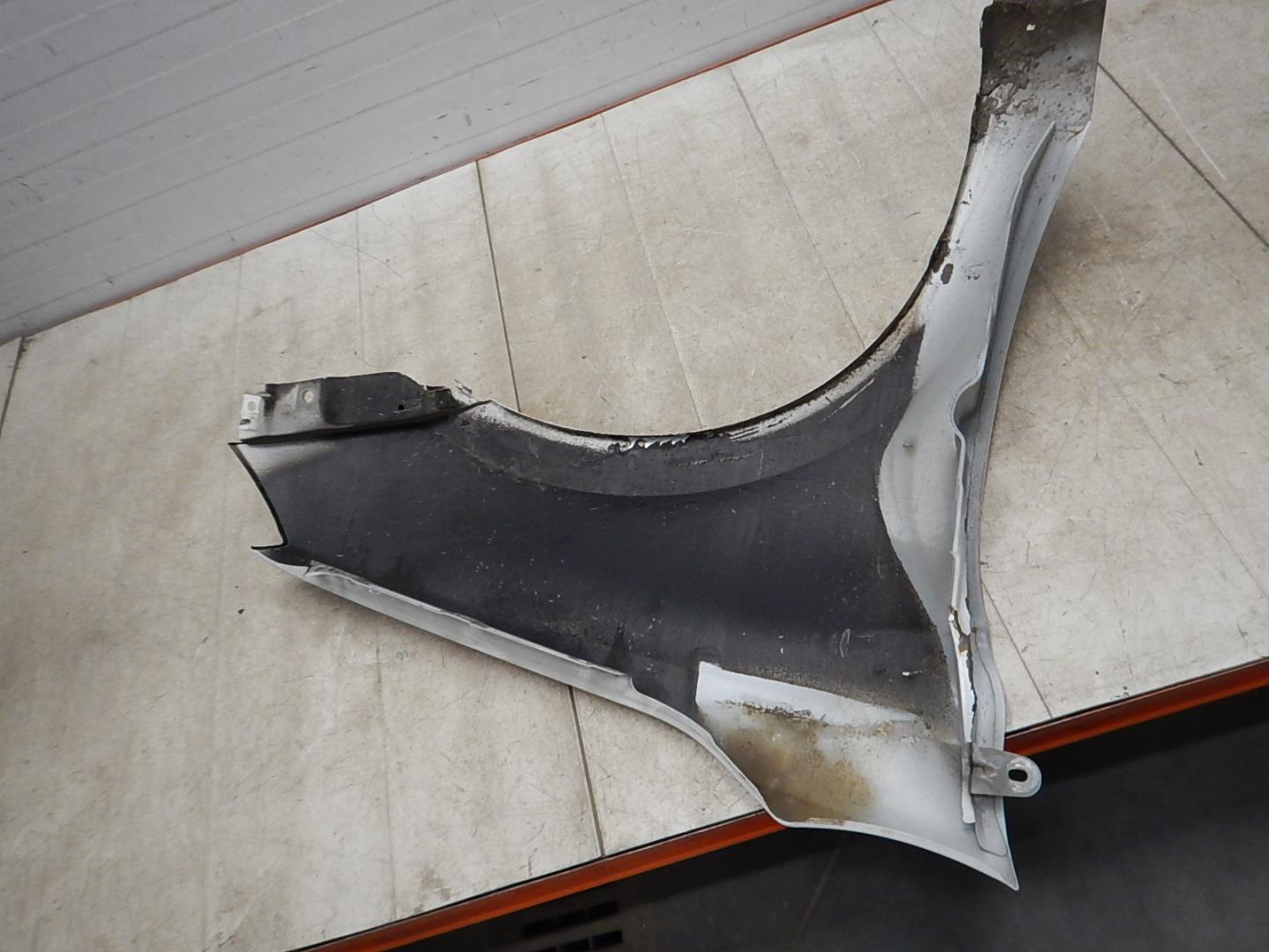 Крыло переднее левое