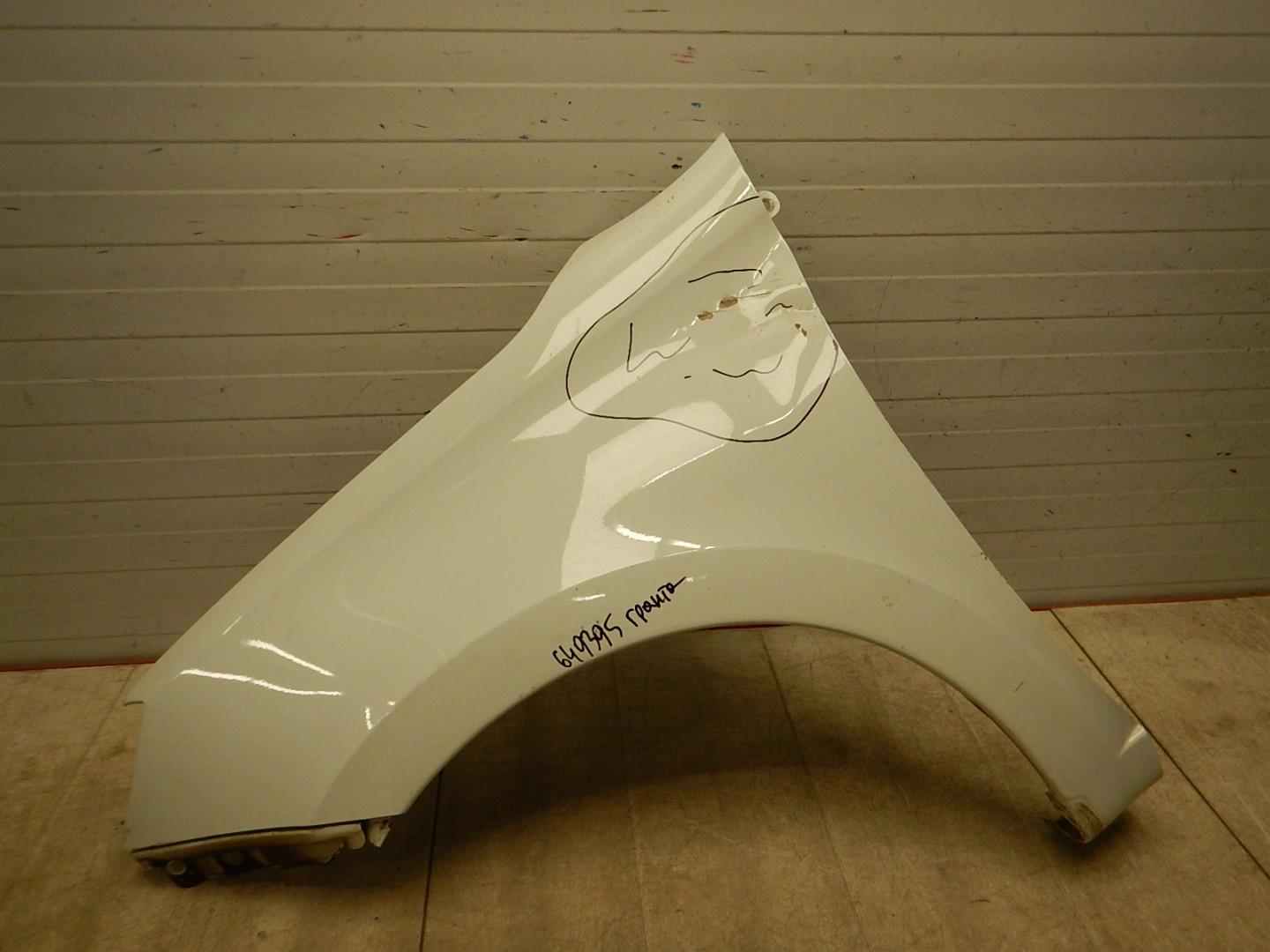 Крыло переднее левое