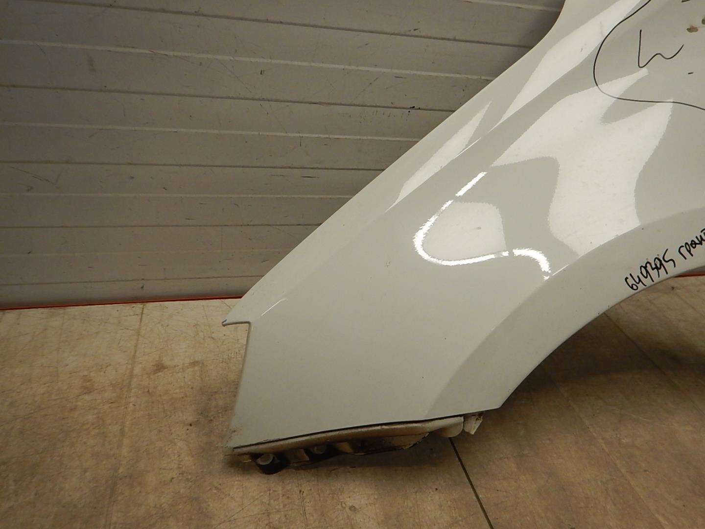 Крыло переднее левое