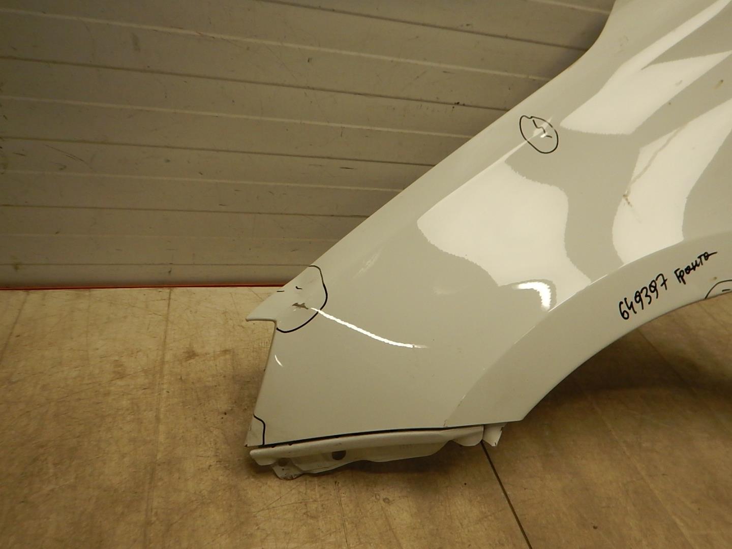 Крыло переднее левое