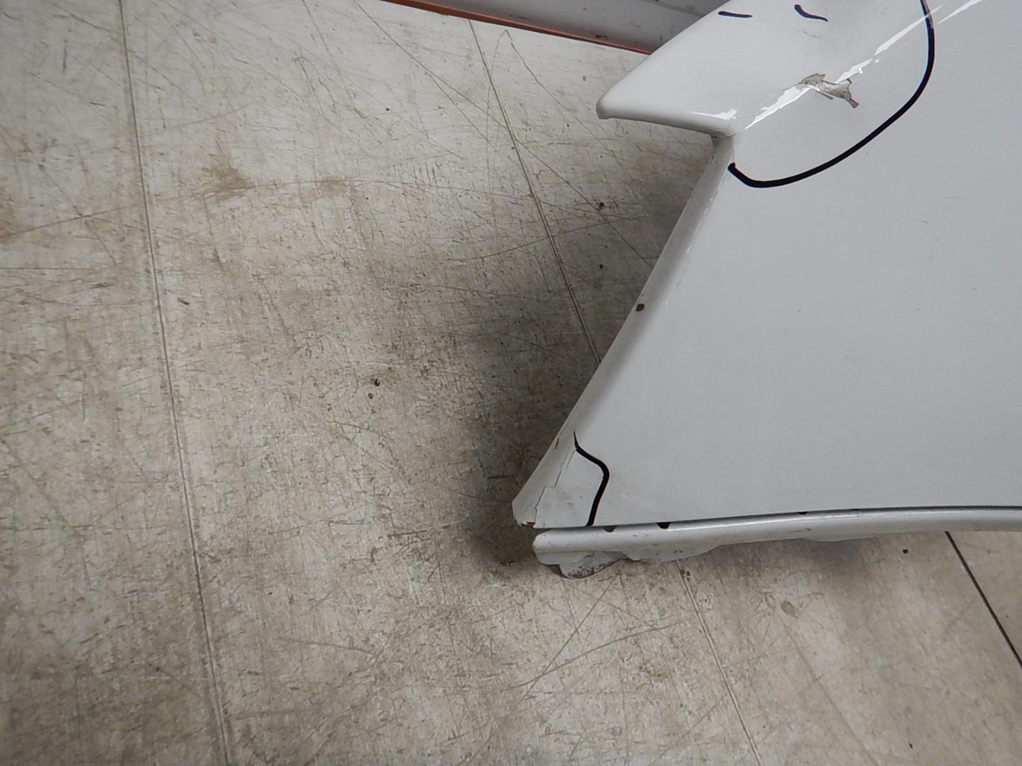 Крыло переднее левое