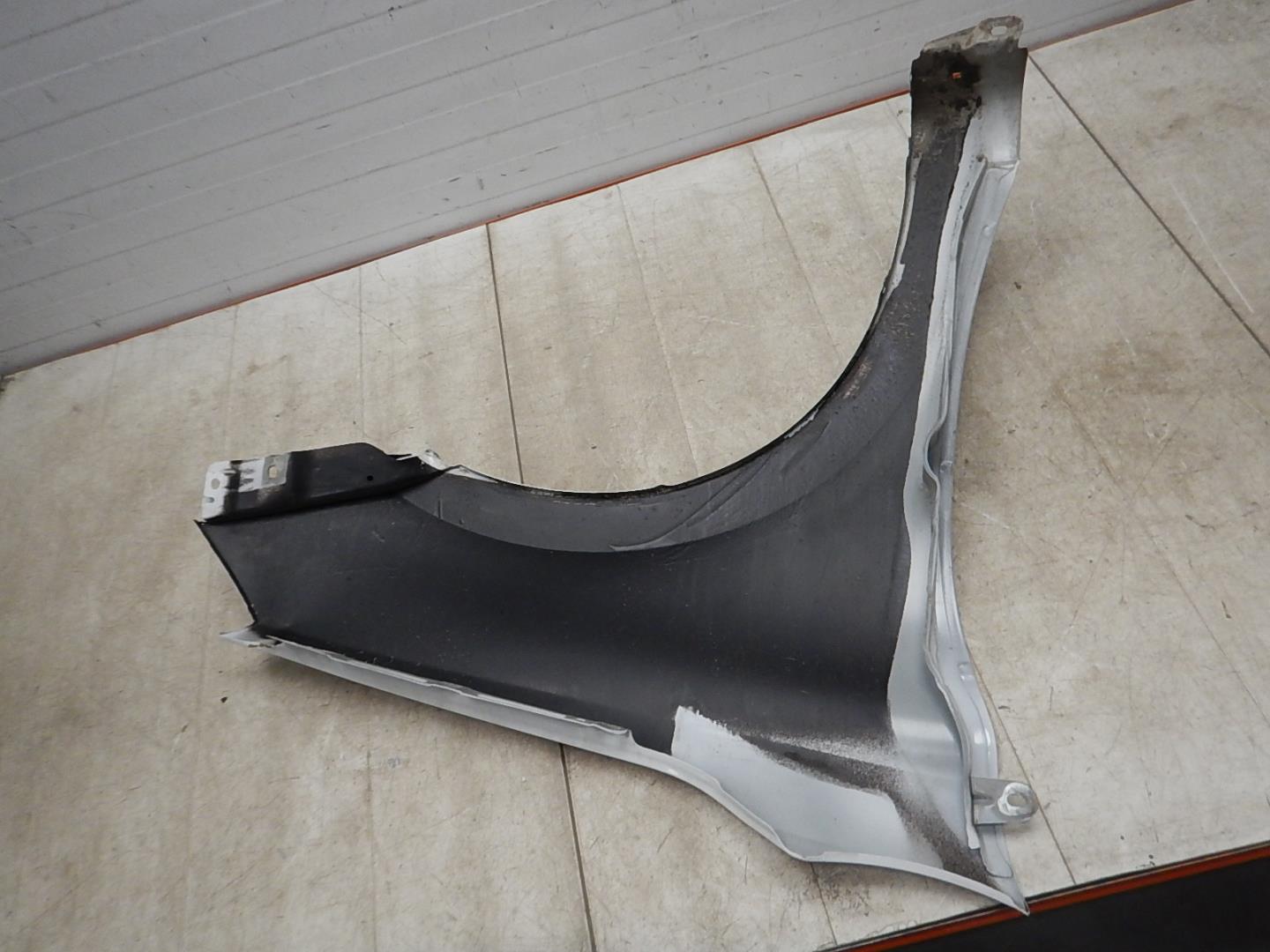 Крыло переднее левое