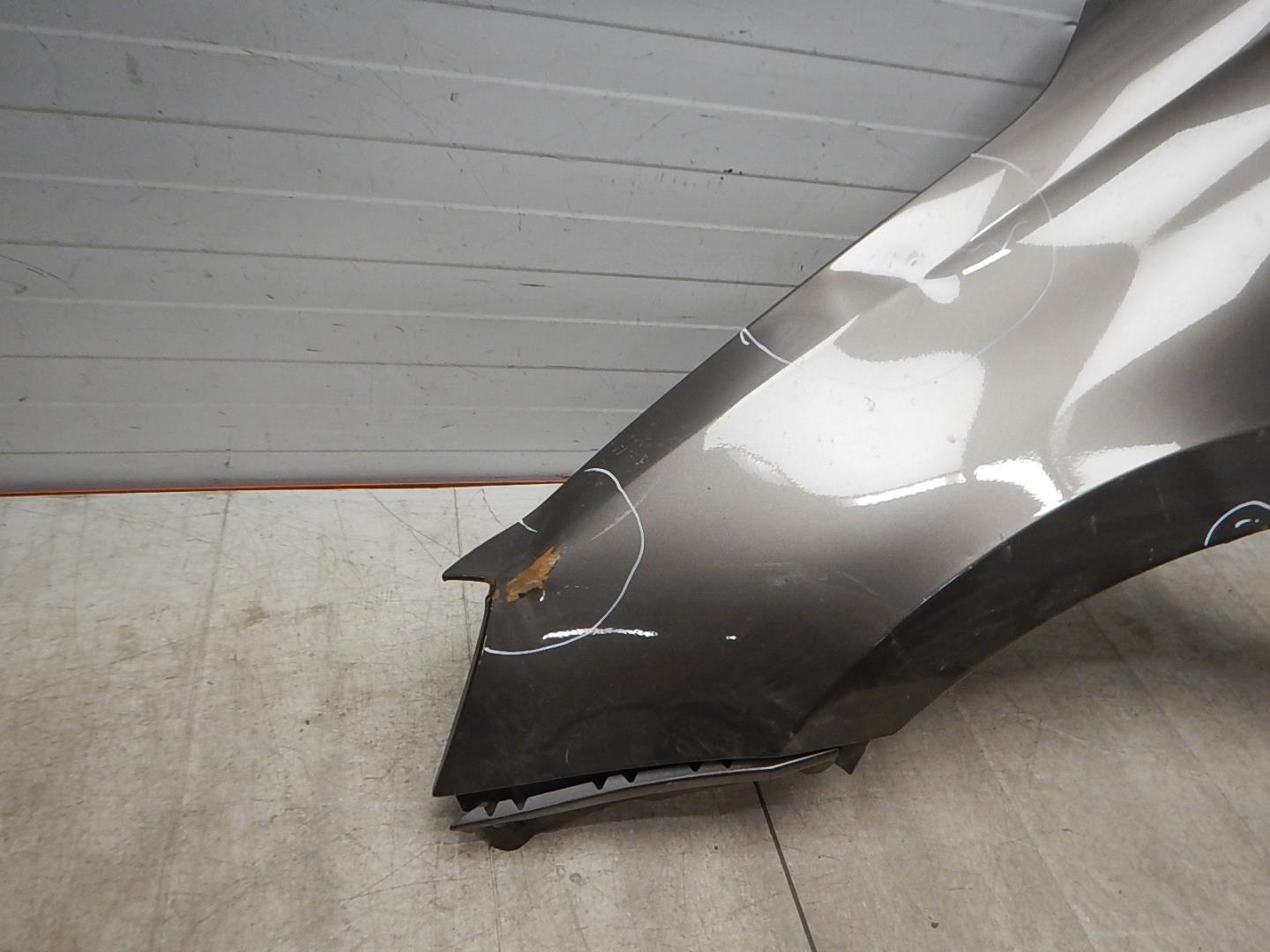 Крыло переднее левое