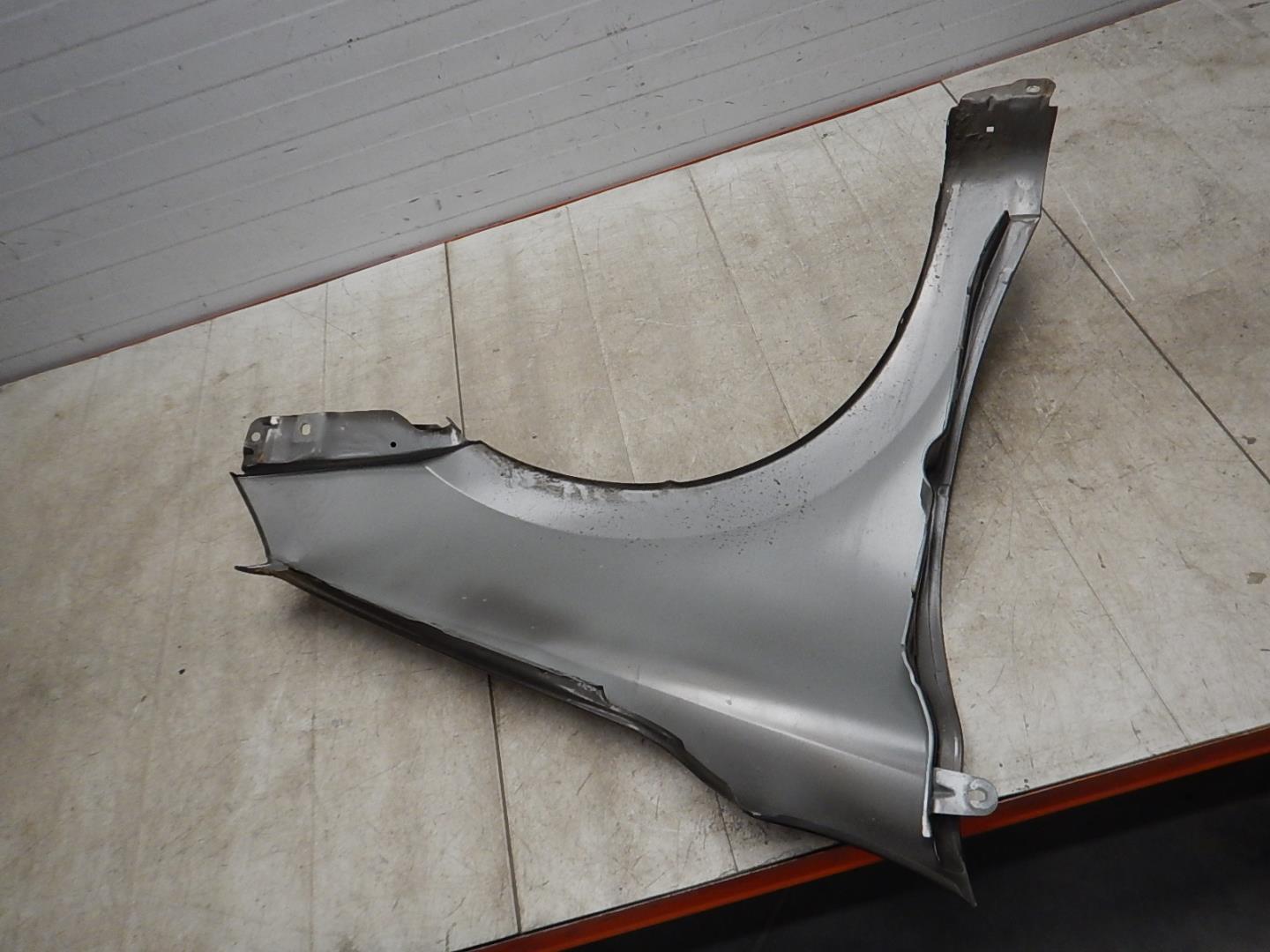 Крыло переднее левое