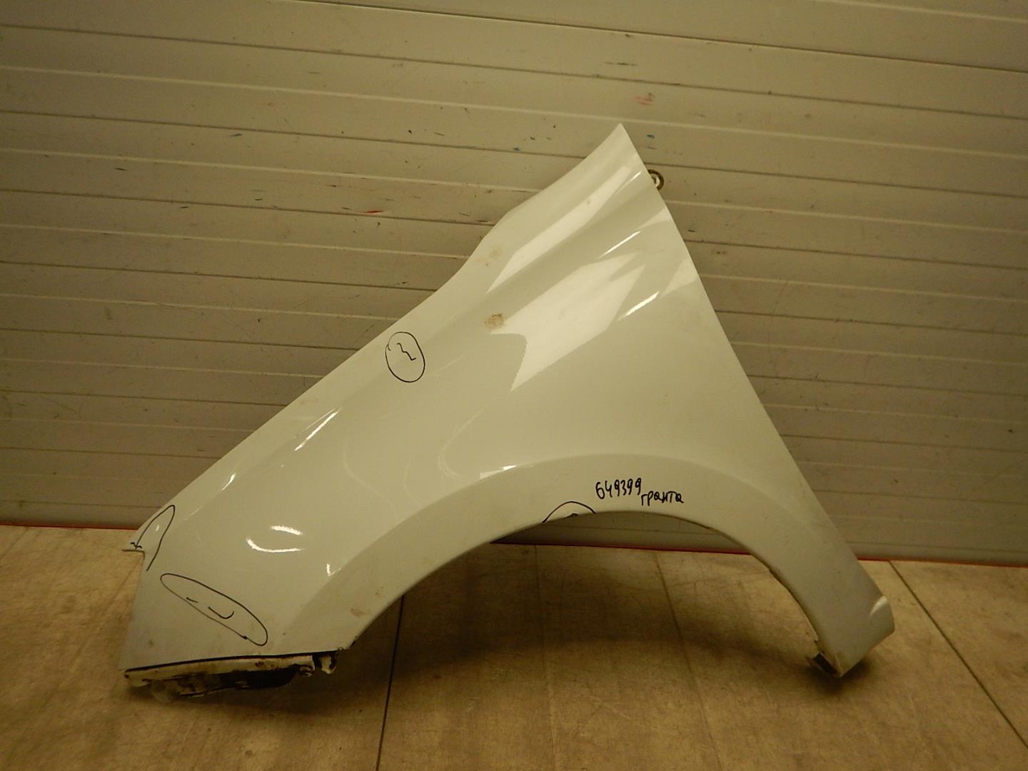 Крыло переднее левое