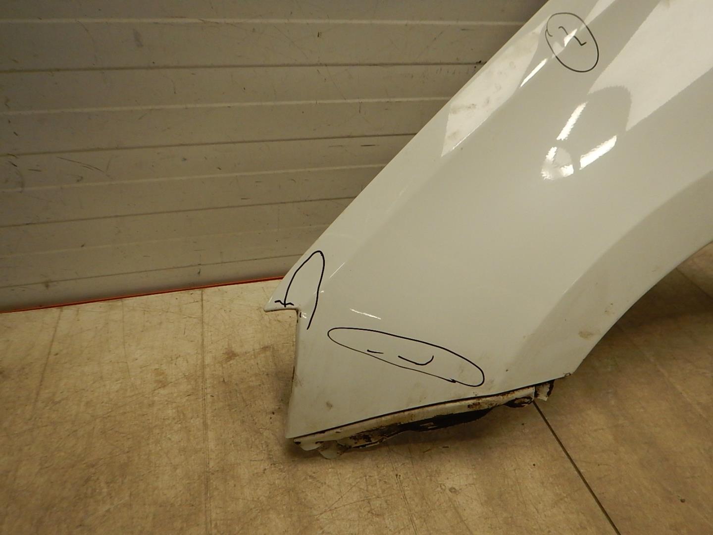 Крыло переднее левое