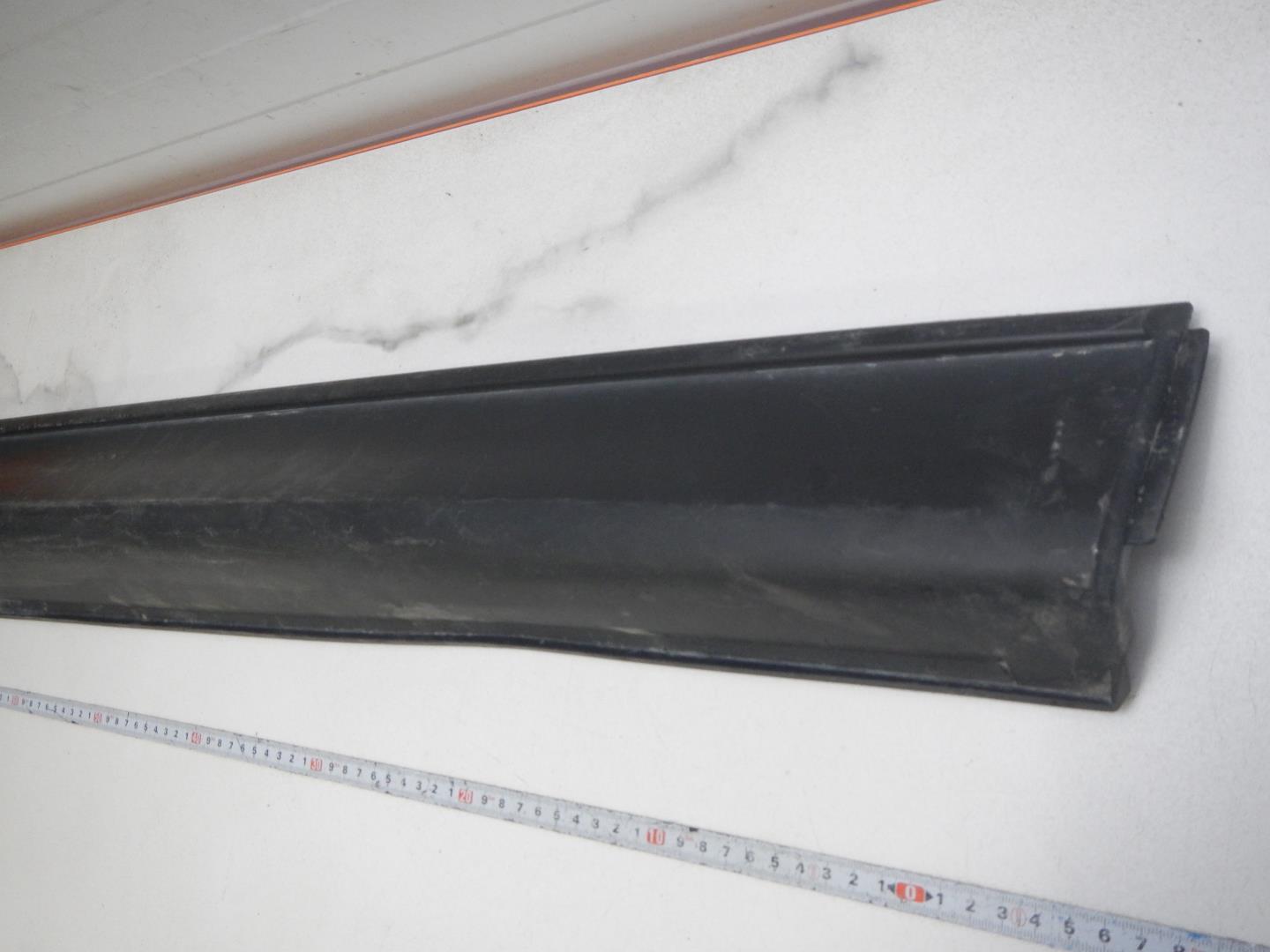 Молдинг передней правой двери