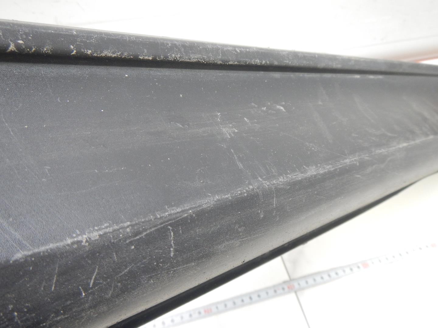 Молдинг передней правой двери