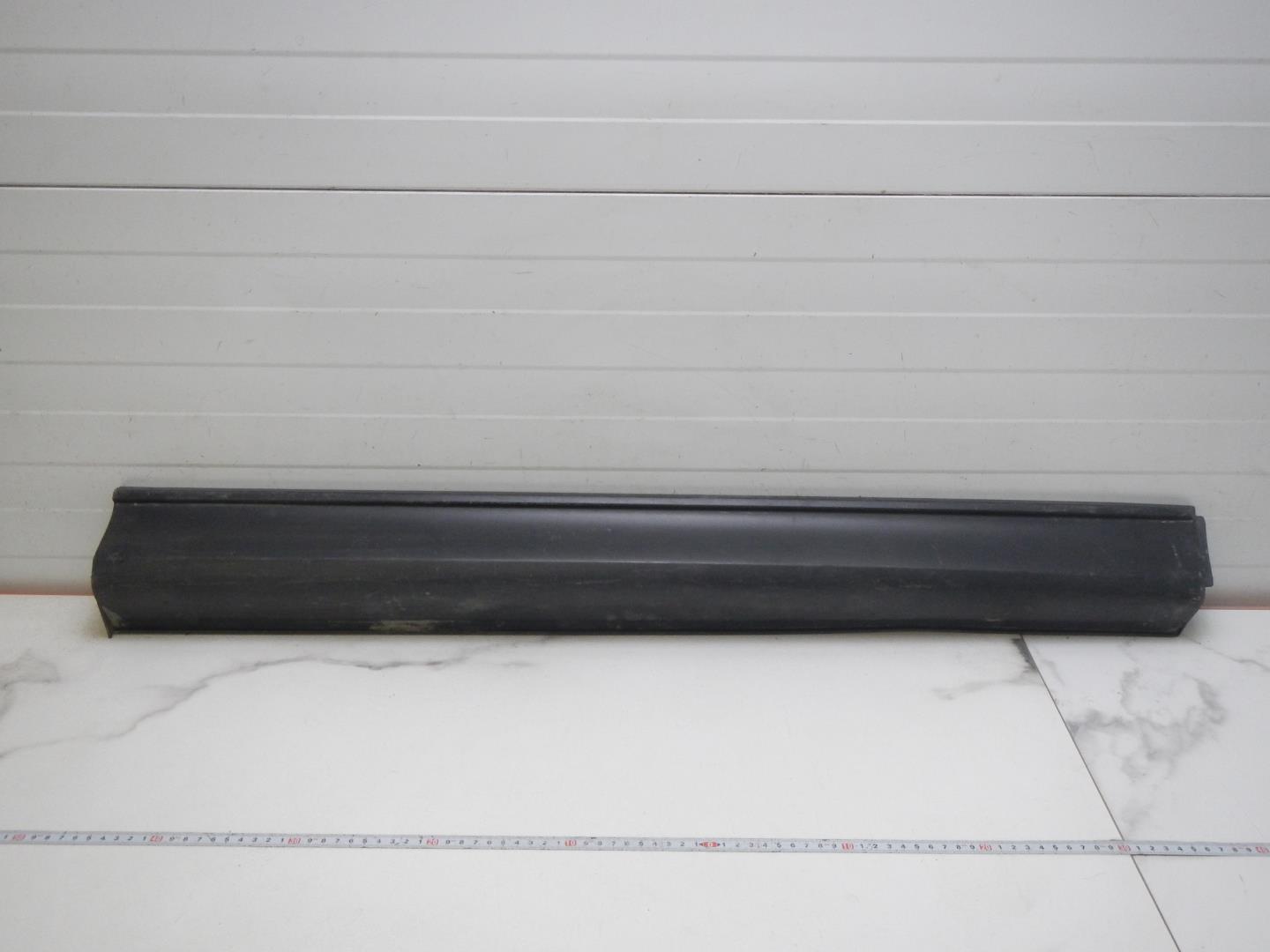 Молдинг передней правой двери